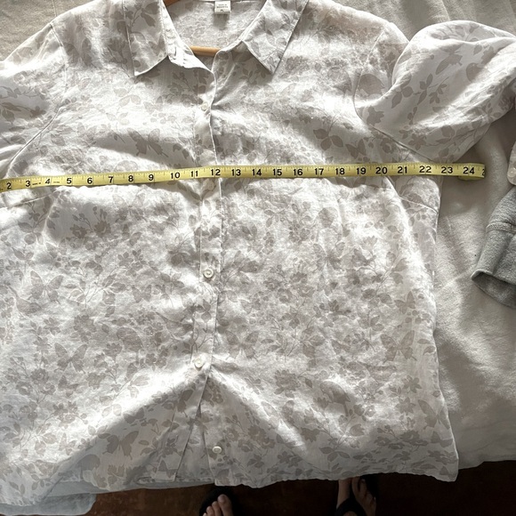 Pretty Spring butterfly print. Pale silvery grey on white. Coldwater Creek. PL. - Picture 6 of 8